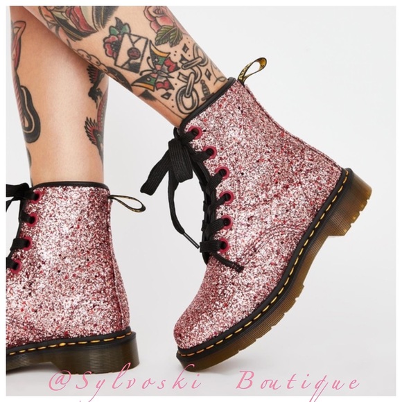 Dr. Martens Shoes - 🔥 Dr. Martens PINK 1460 FARRAH GLITTER BOOTS NWT